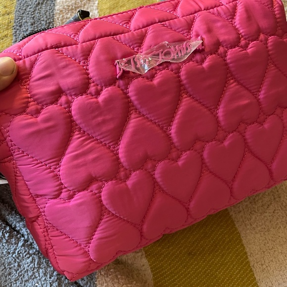 NWT Betsey Johnson Weekender Cosmetic Case - Picture 7 of 12